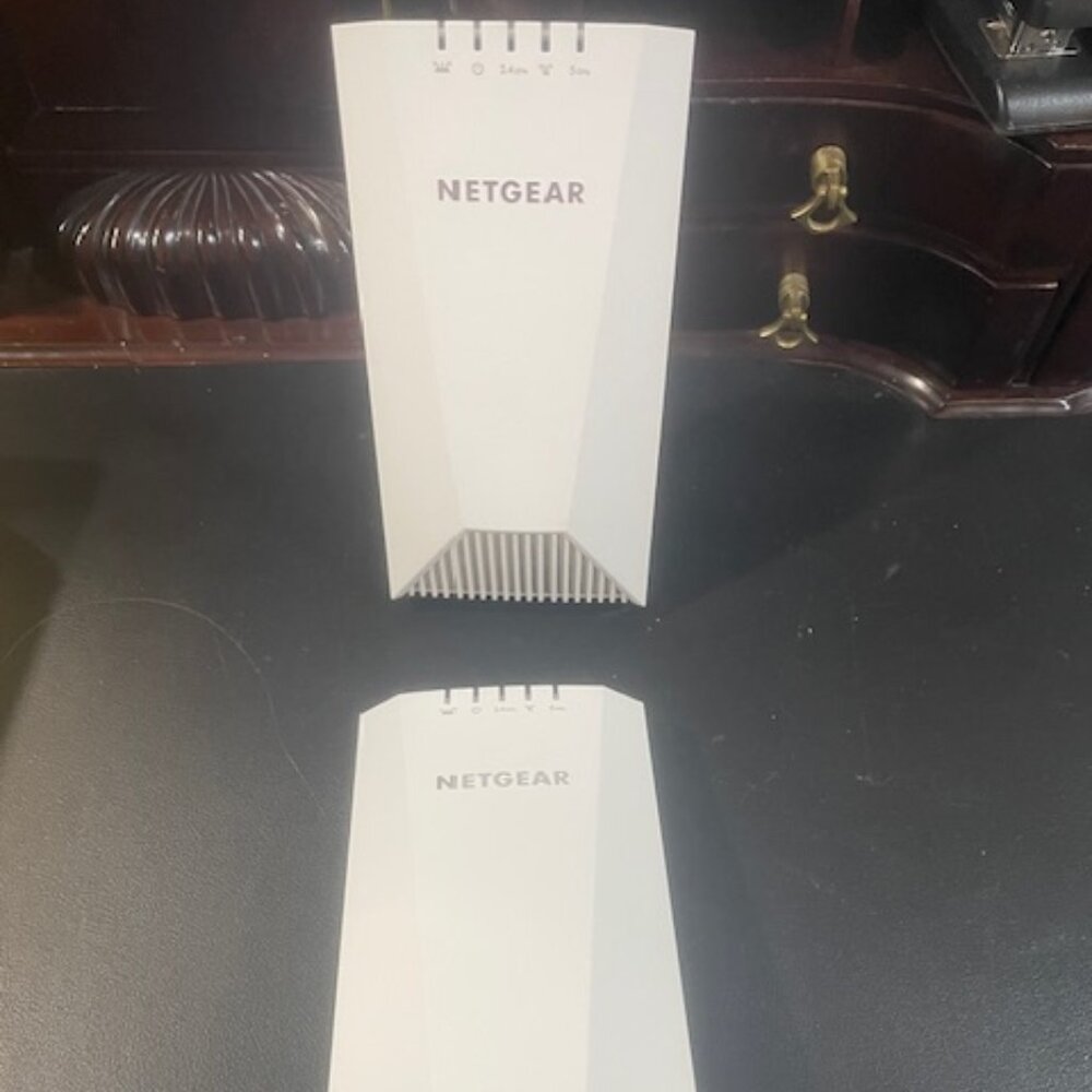 2 Netgear EX7500 Nighthawk X4S AC2200 Tri-Band Wi-Fi Mesh Range Extender White